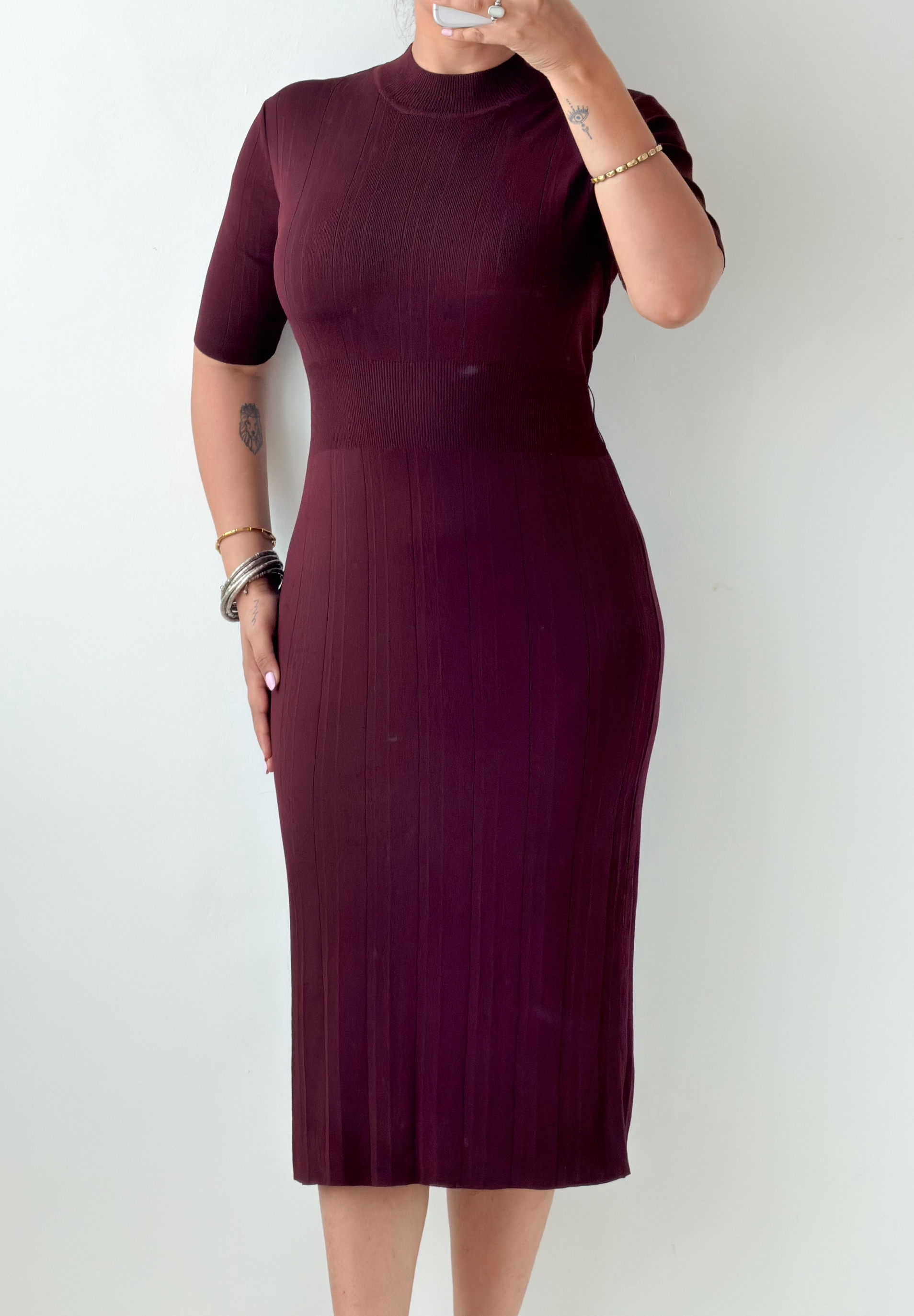 Size M-L Burgundy Ribbed Mock Neck Midi Dress