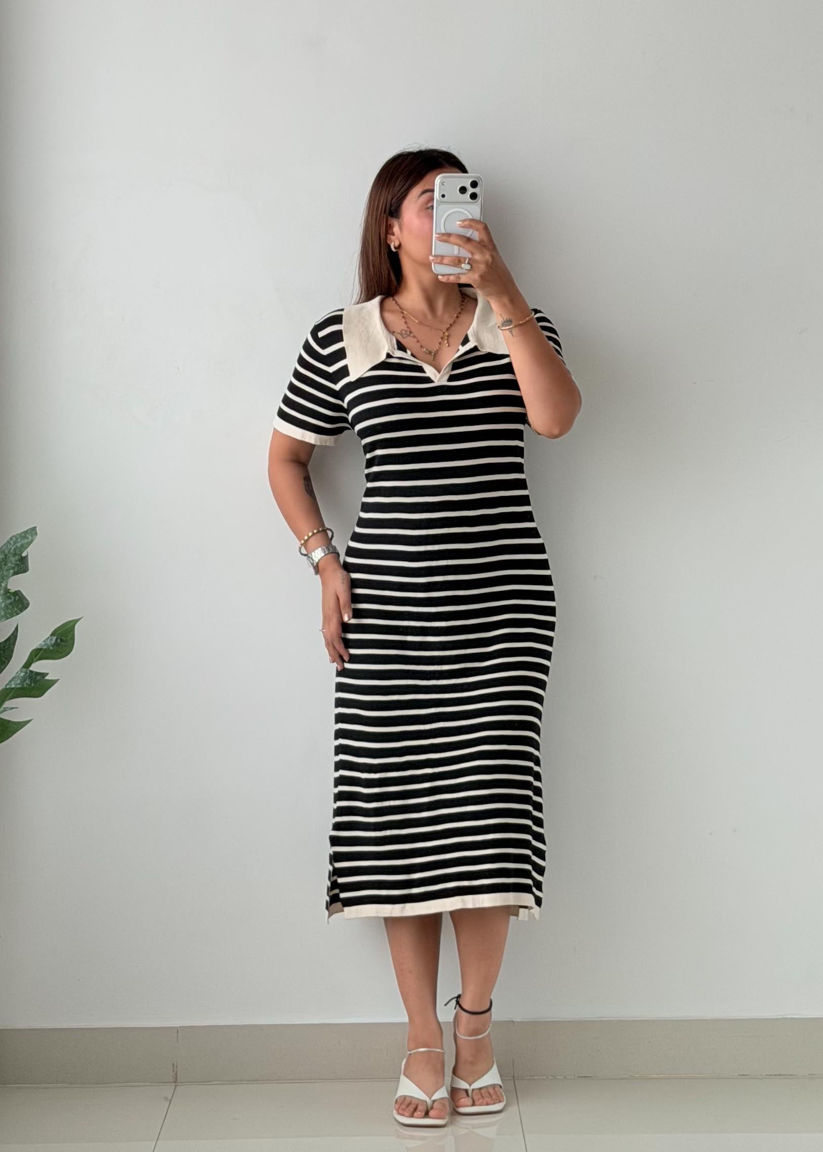Size L-XL Black & White Striped Collared Knit Maxi Dress
