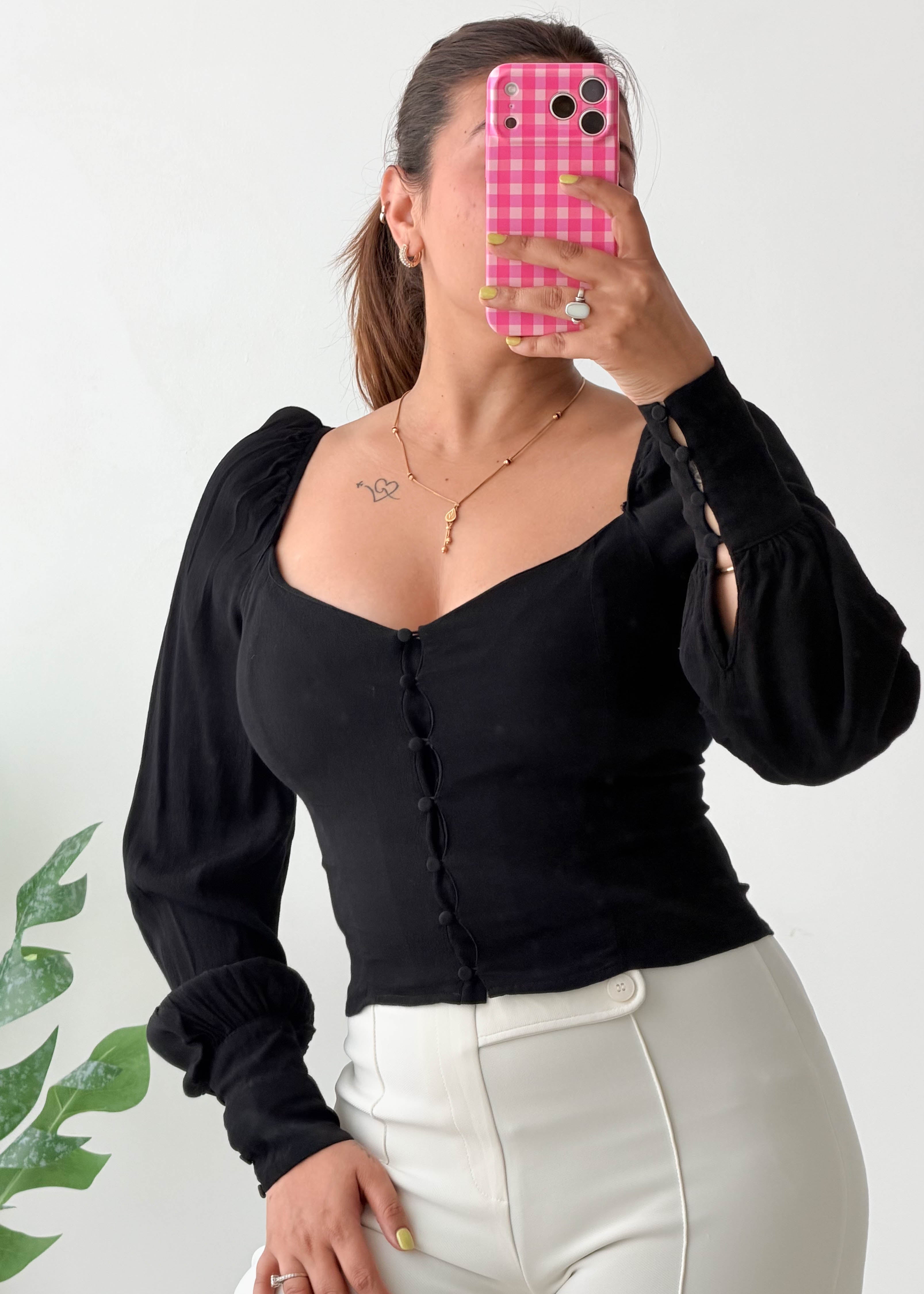 Size S-M Black Sweetheart Neck Puff Sleeve Top