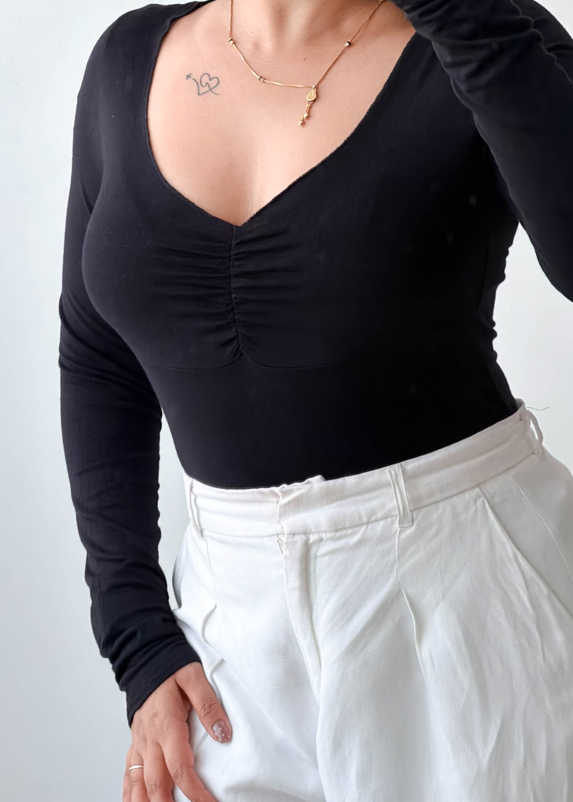 Size M-L Black Sweetheart Neck Long Sleeve Bodysuit