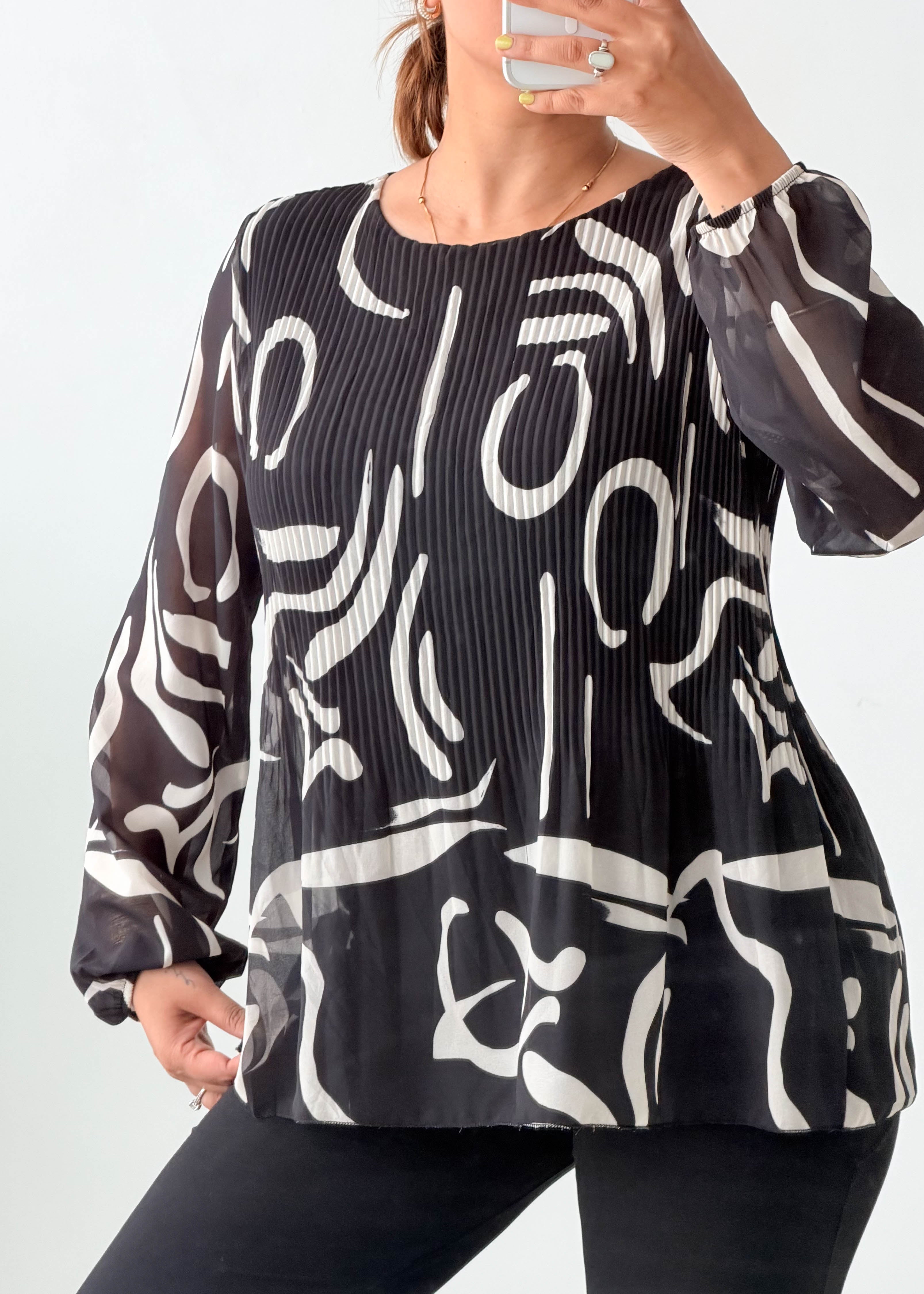 Size M-L Black Abstract Print Top