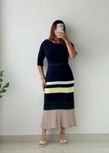 Size M-L Navy Colorblock Pleated Knit Midi Dress