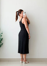Size M-L Black Pleated Sleeveless Midi Dress