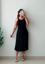 Size M-L Black Pleated Sleeveless Midi Dress