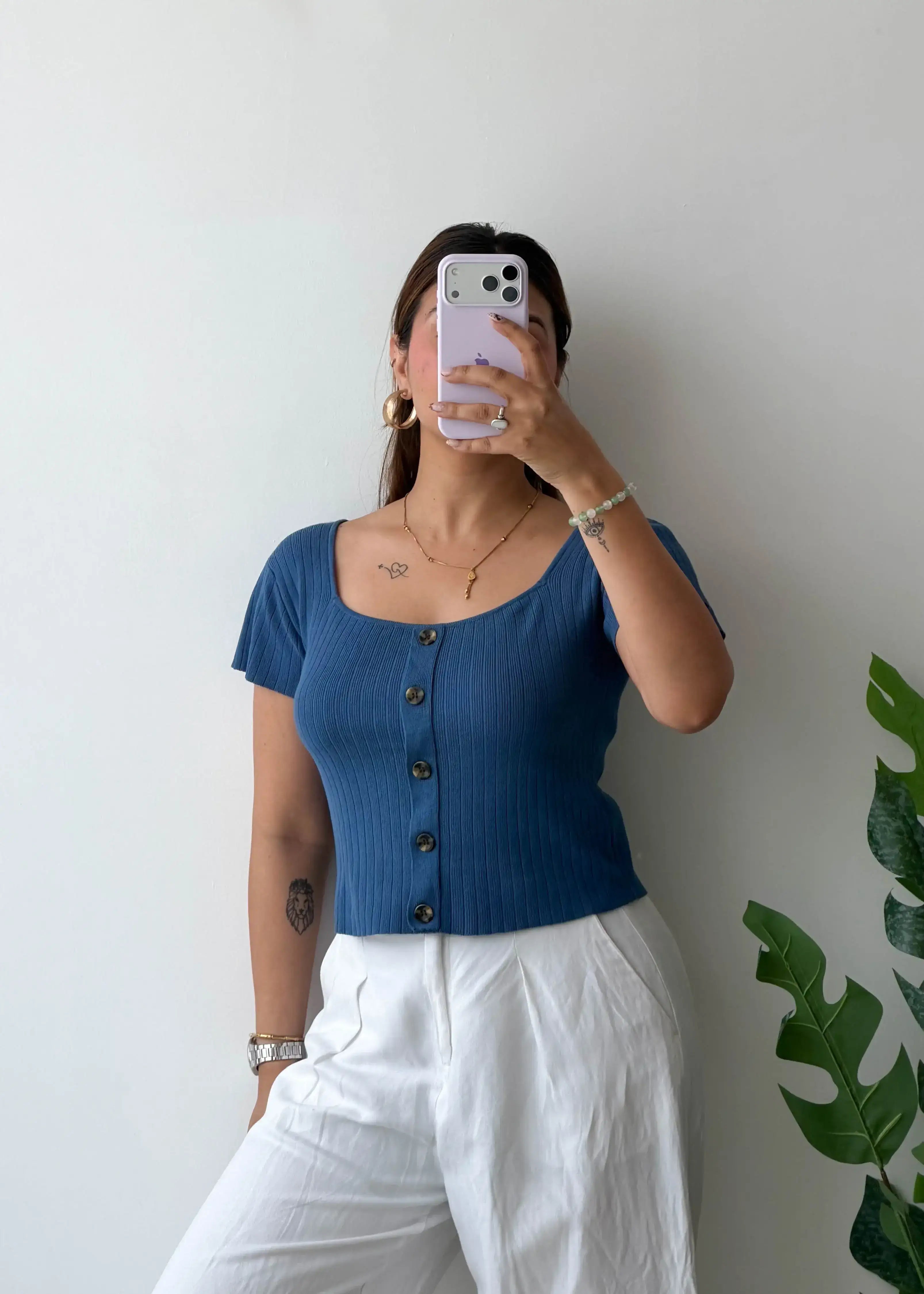 Size M-L, Blue Button Ribbed Top