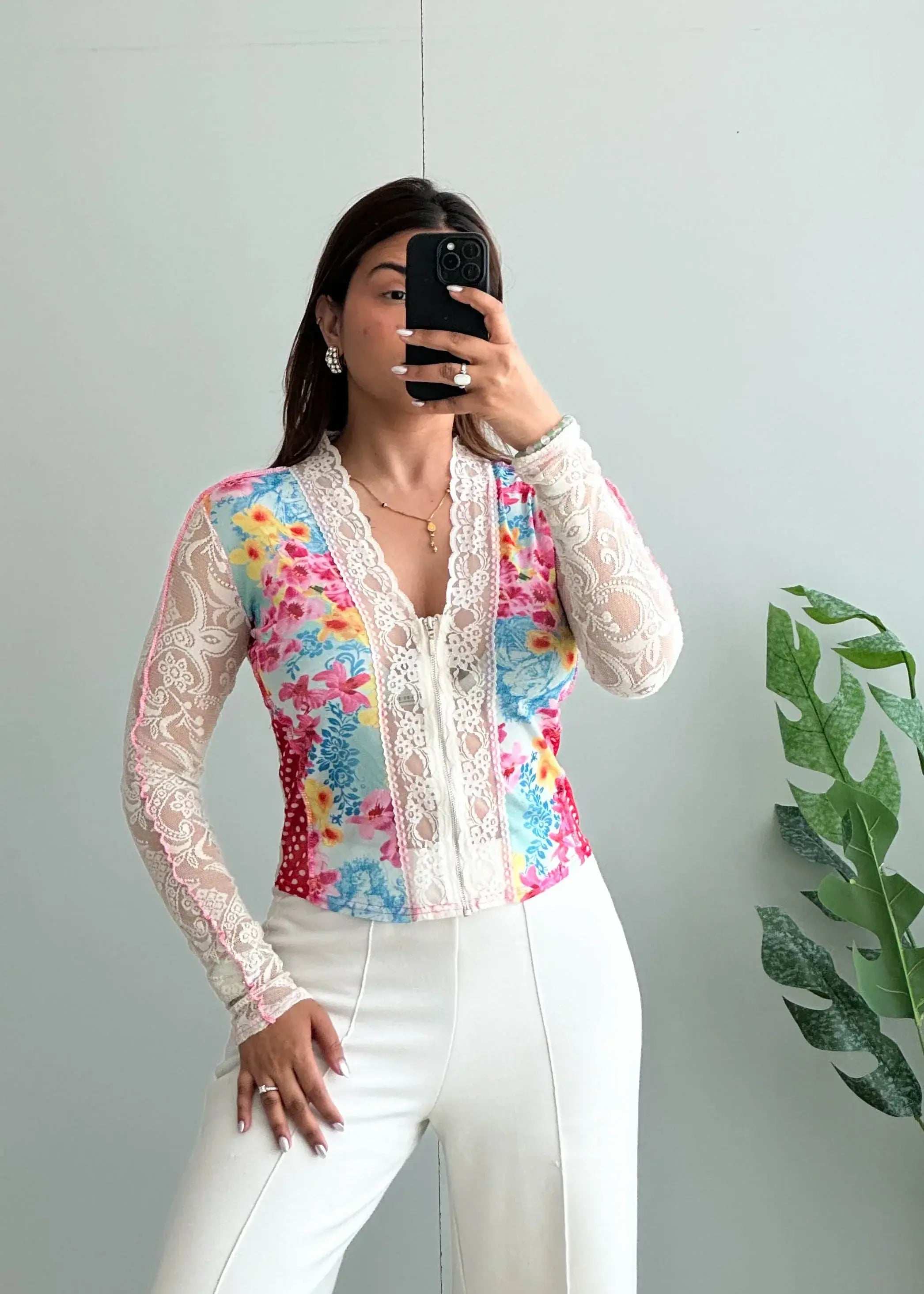 Size XS-S, Vintage Floral Lace Long Sleeve Fitted Top - Closet by Payal