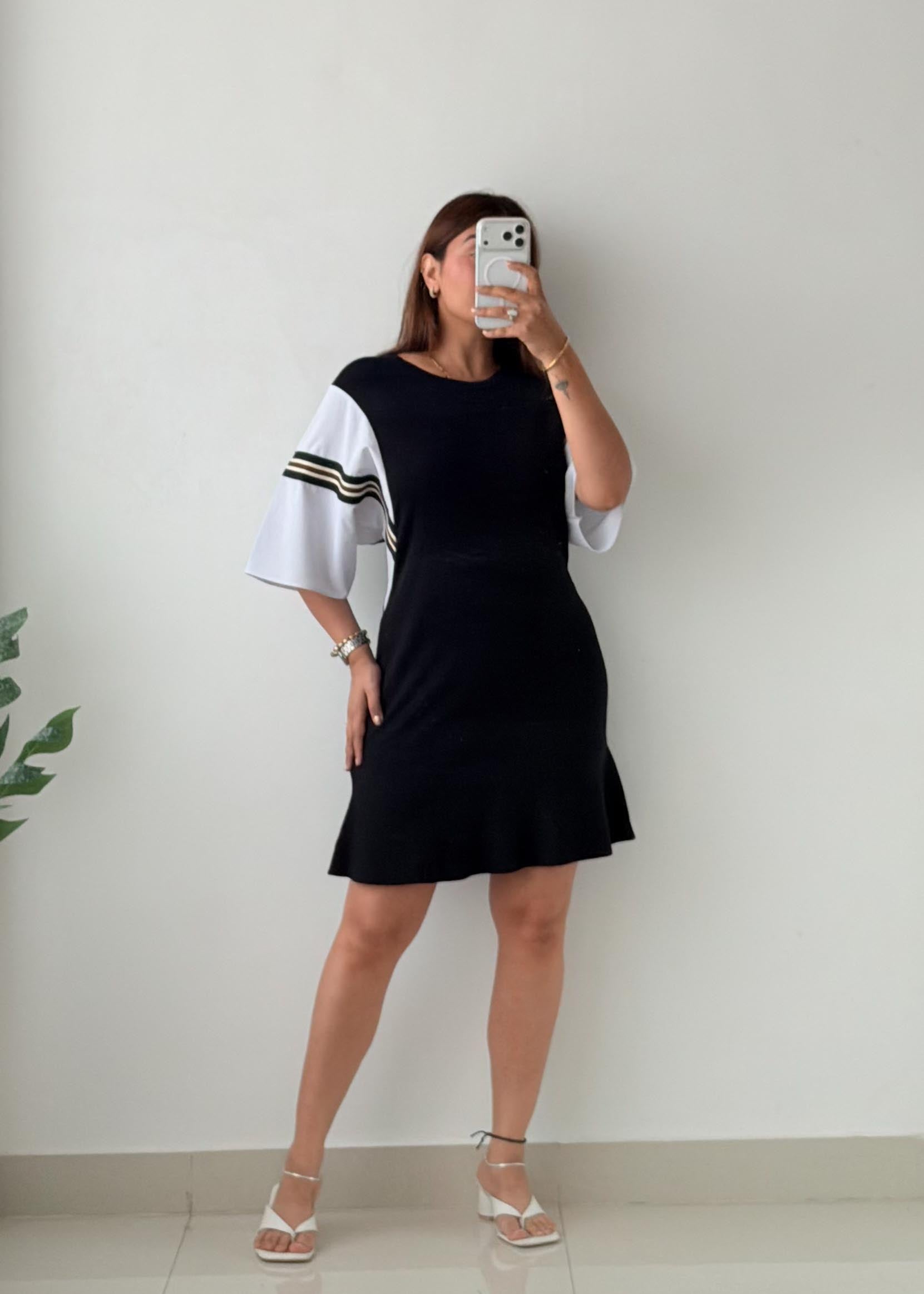 Size M-L Black Bell Sleeve Knit Mini Dress
