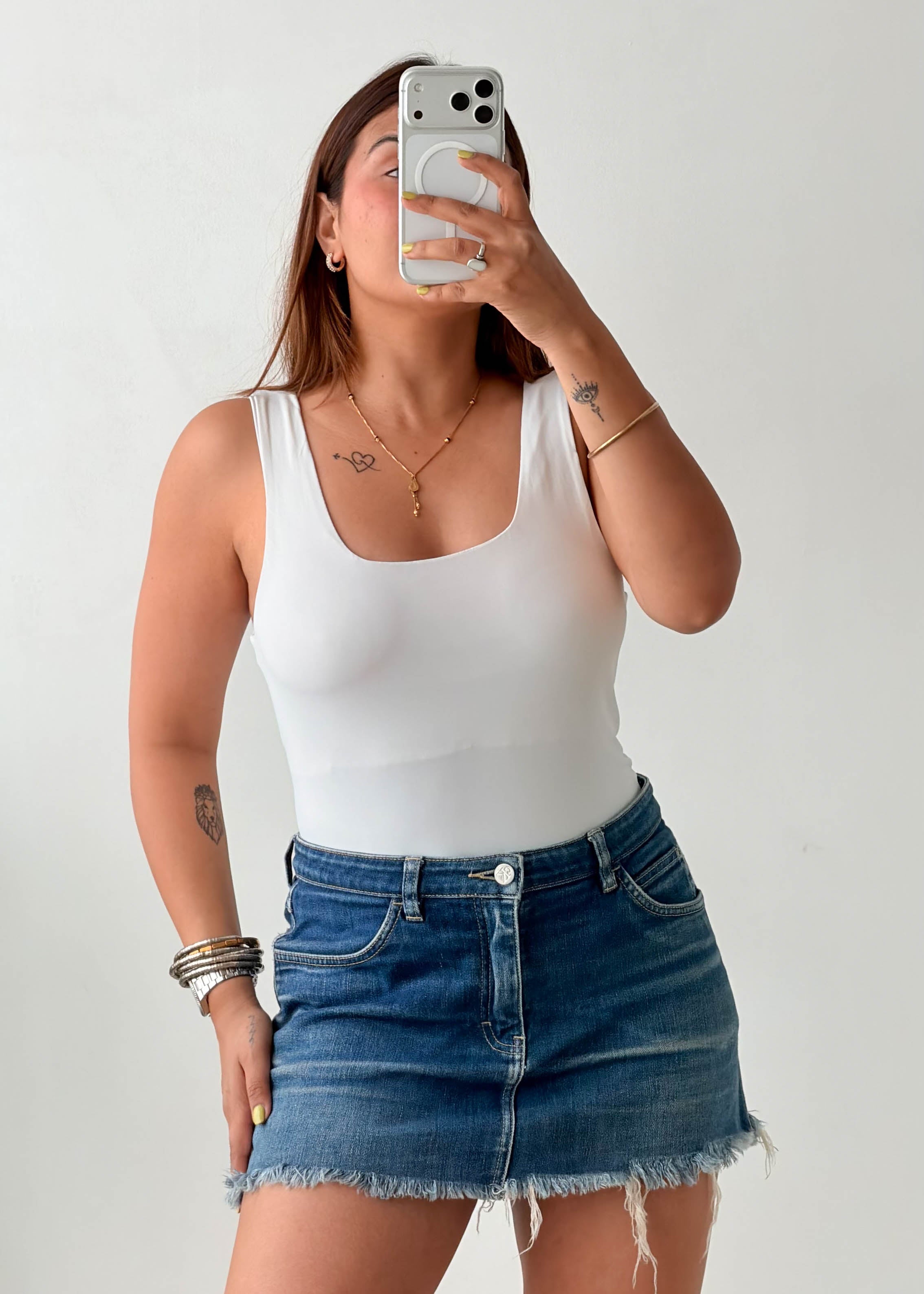 Size M-L White Sleeveless Top