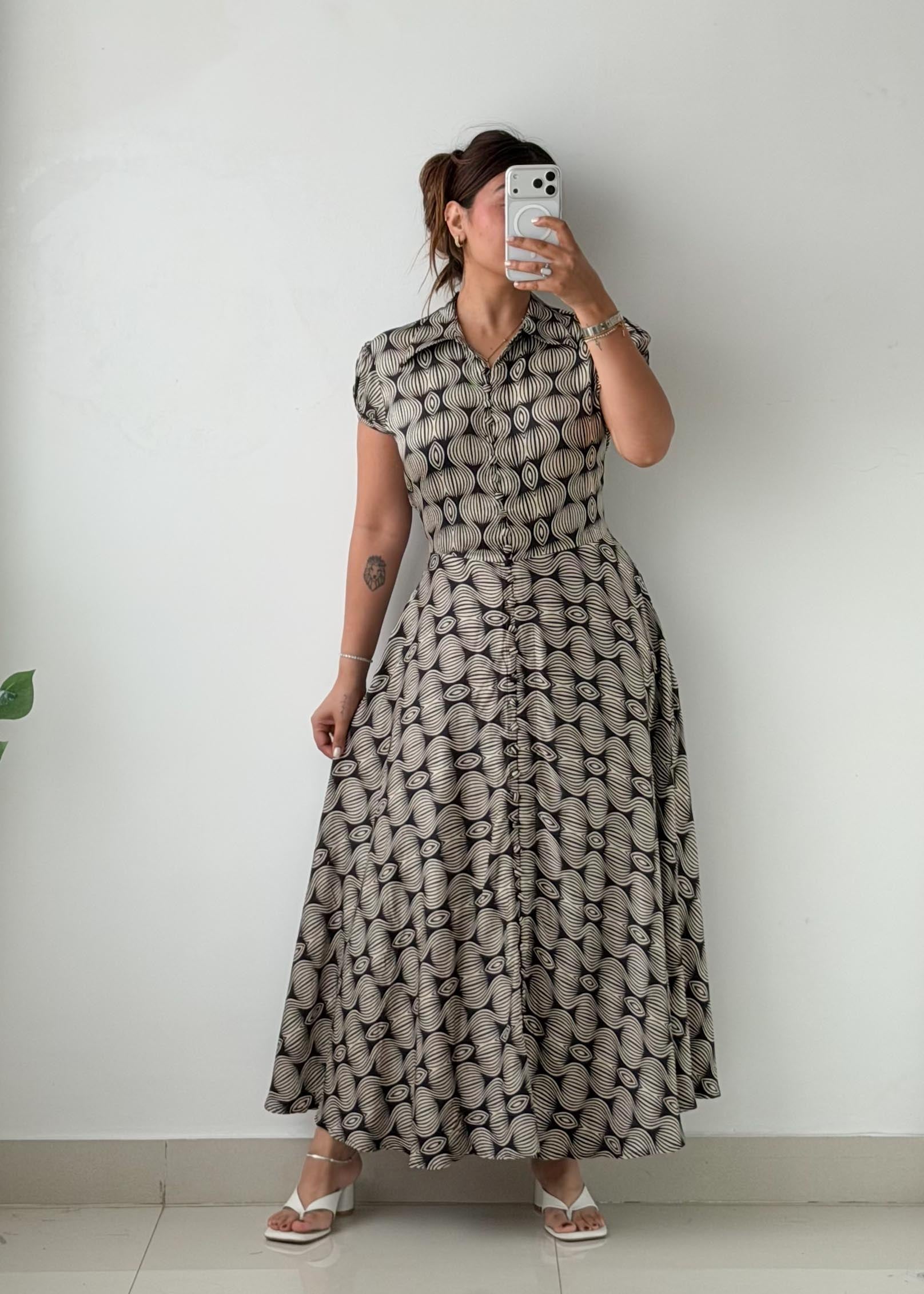 Size M Black & White Abstract Print Maxi Dress