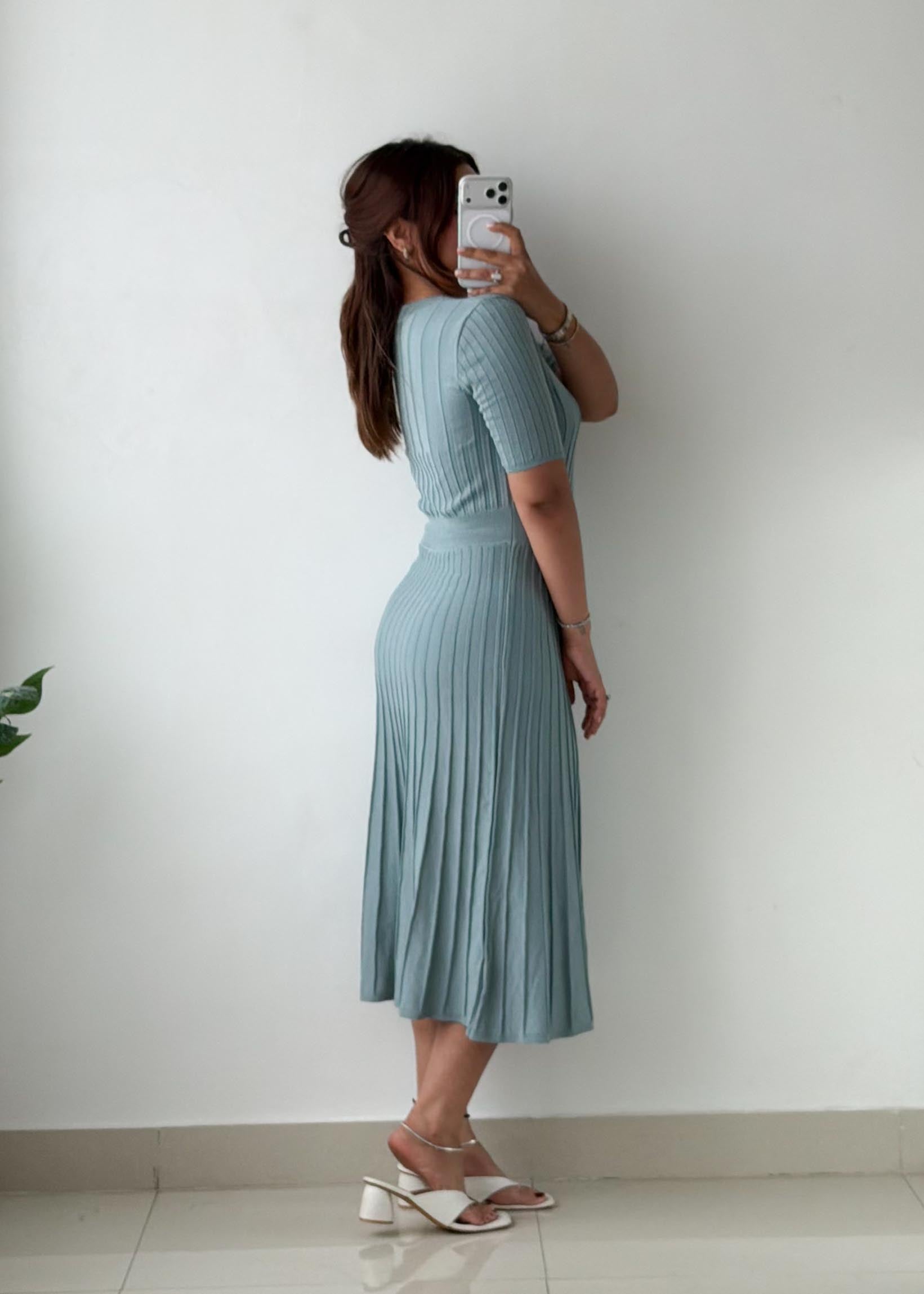 Size M-L Sage Green Pleated Knit Midi Dress
