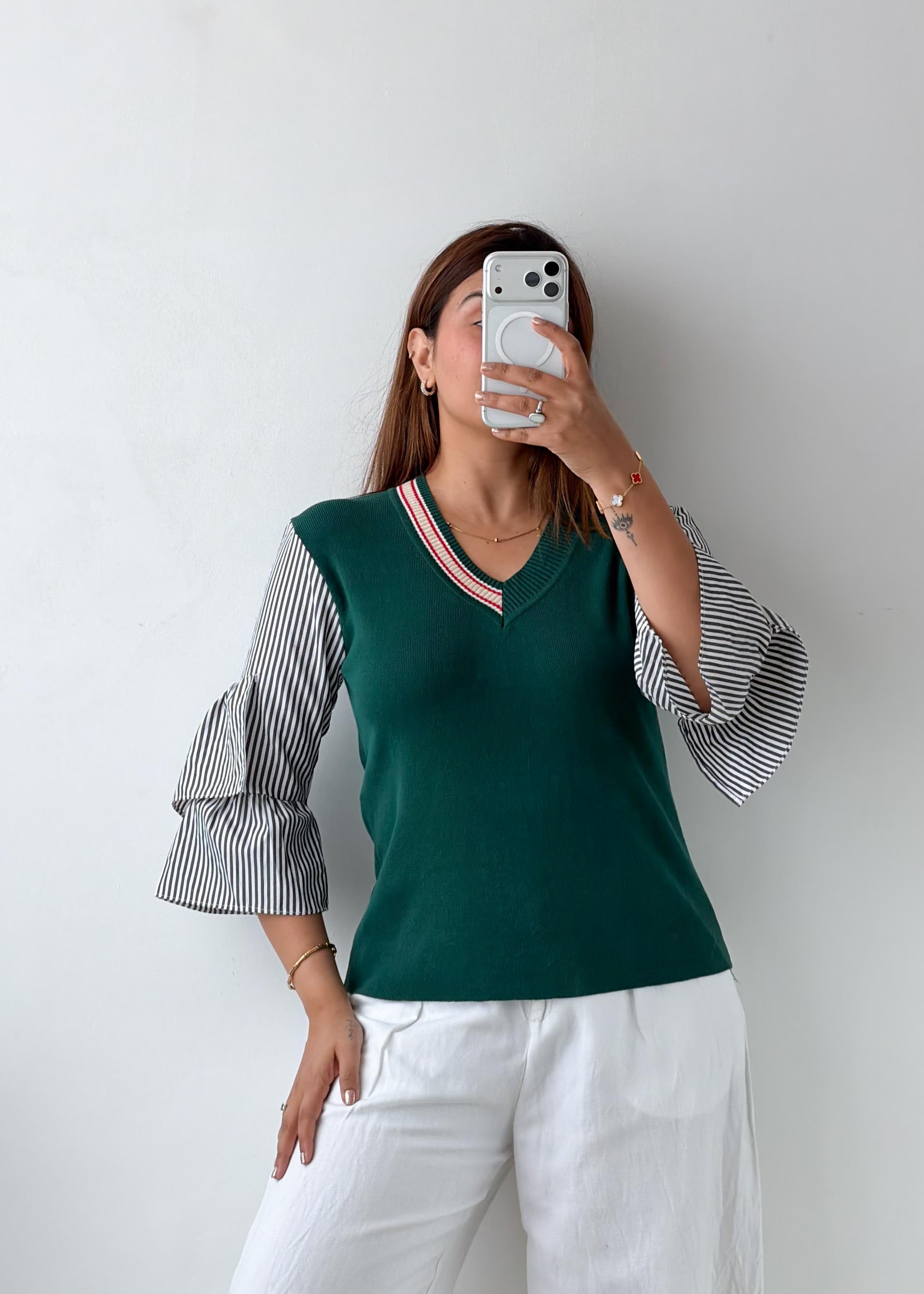 Size M-L Green Contrast Sleeve Knit Top