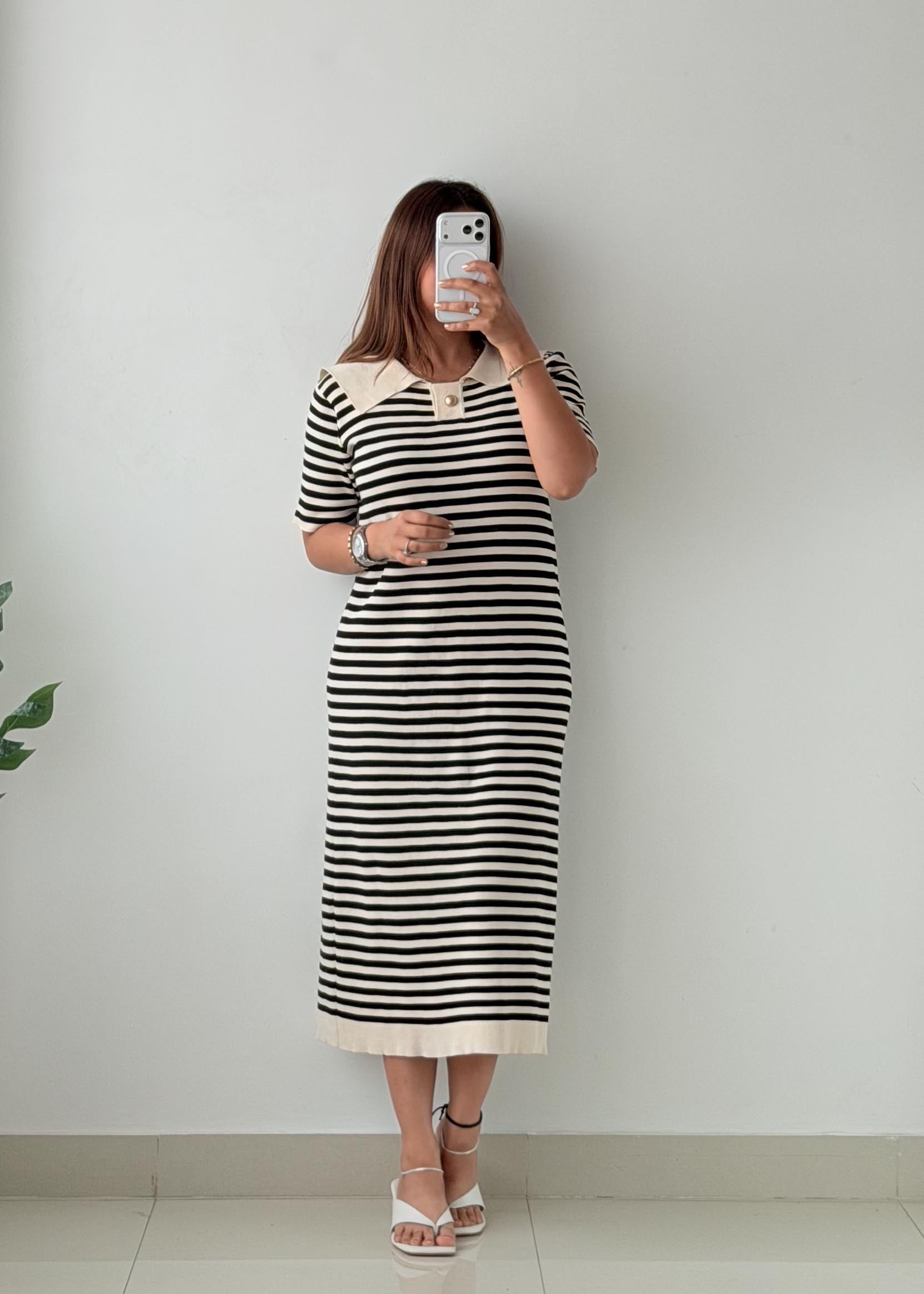 Size M-L Black & White Stripe Collared Knit Midi Dress