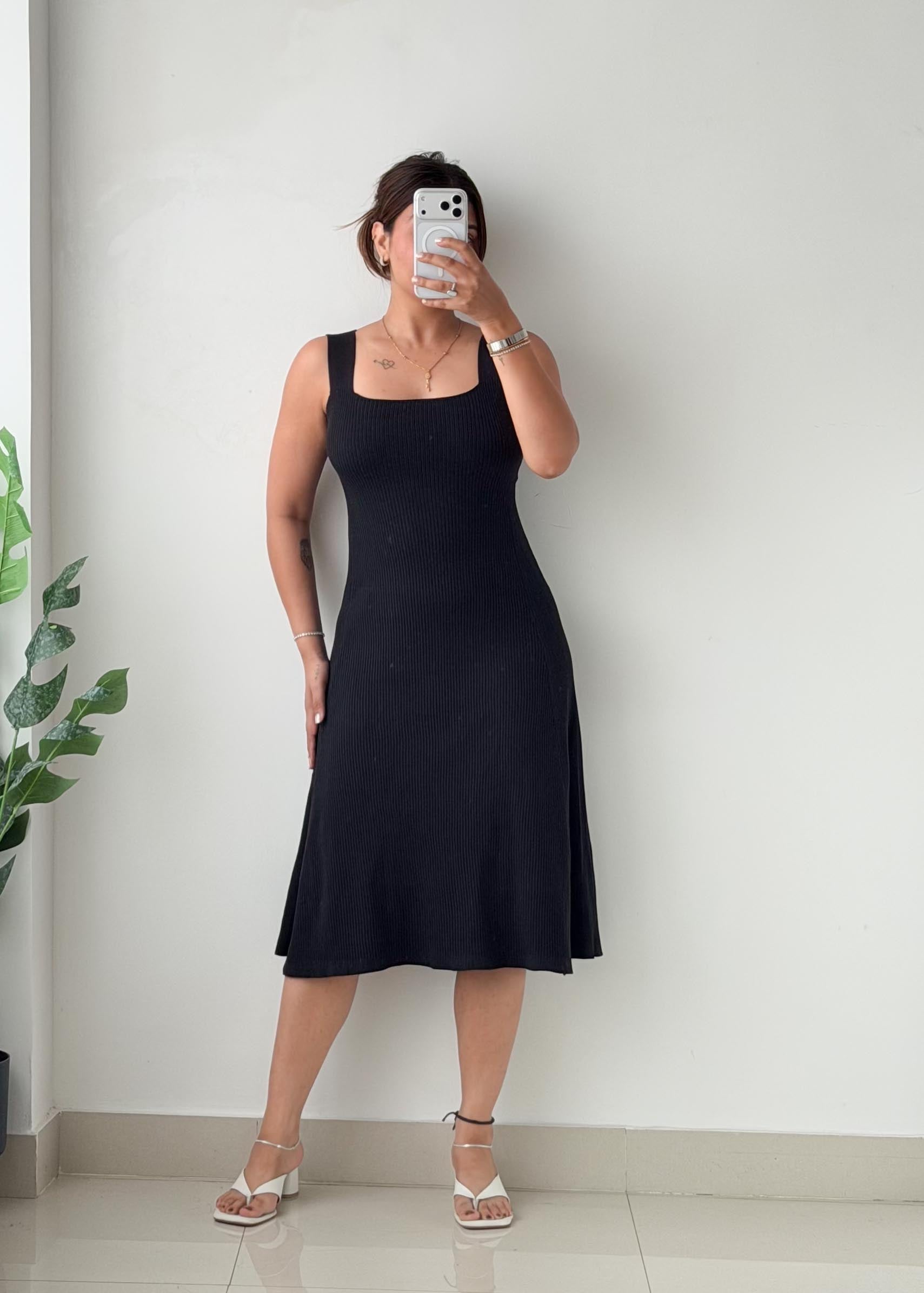 Size S-M Black Ribbed Flare Midi Dress