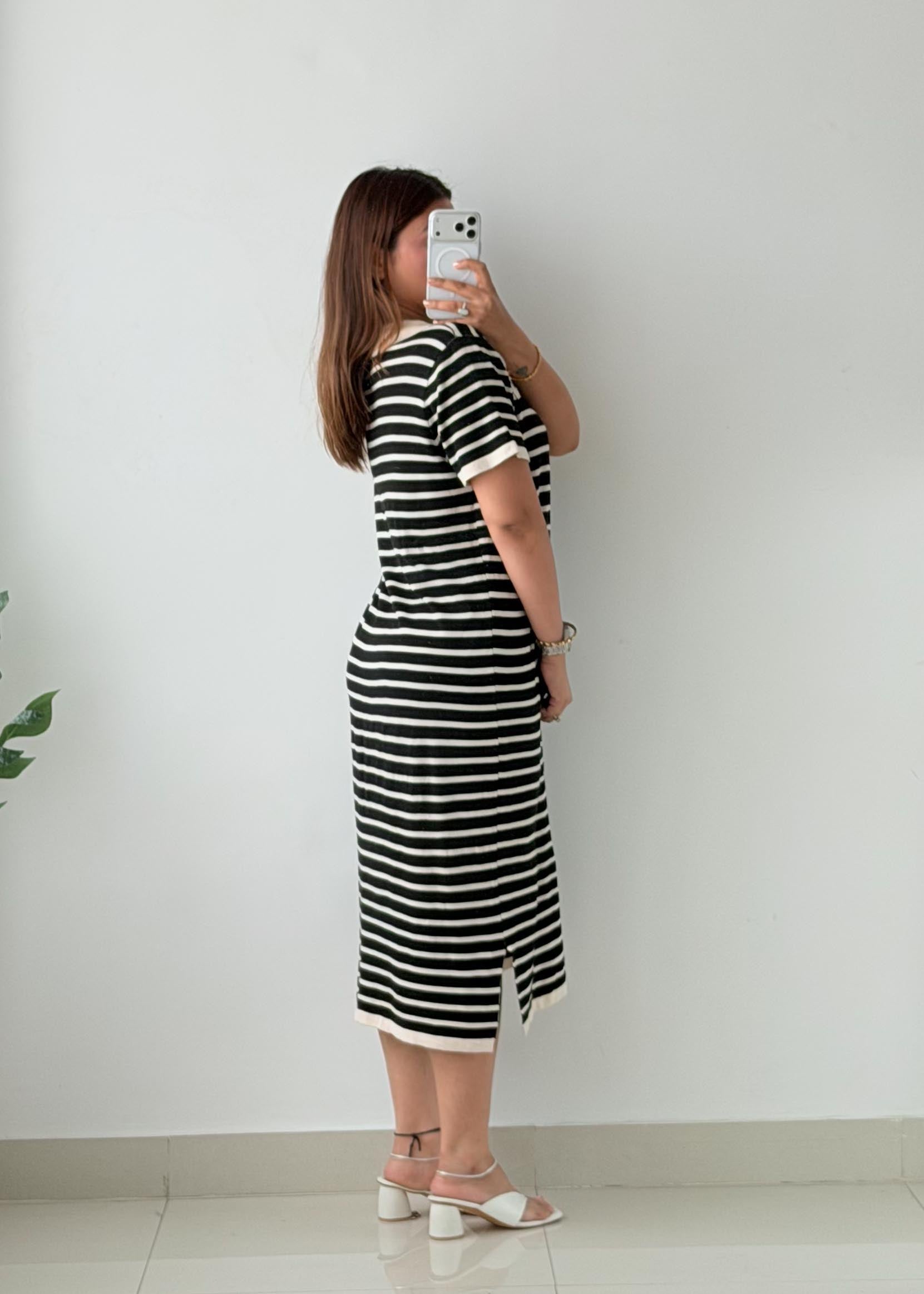 Size L-XL Black & White Striped Collared Knit Maxi Dress