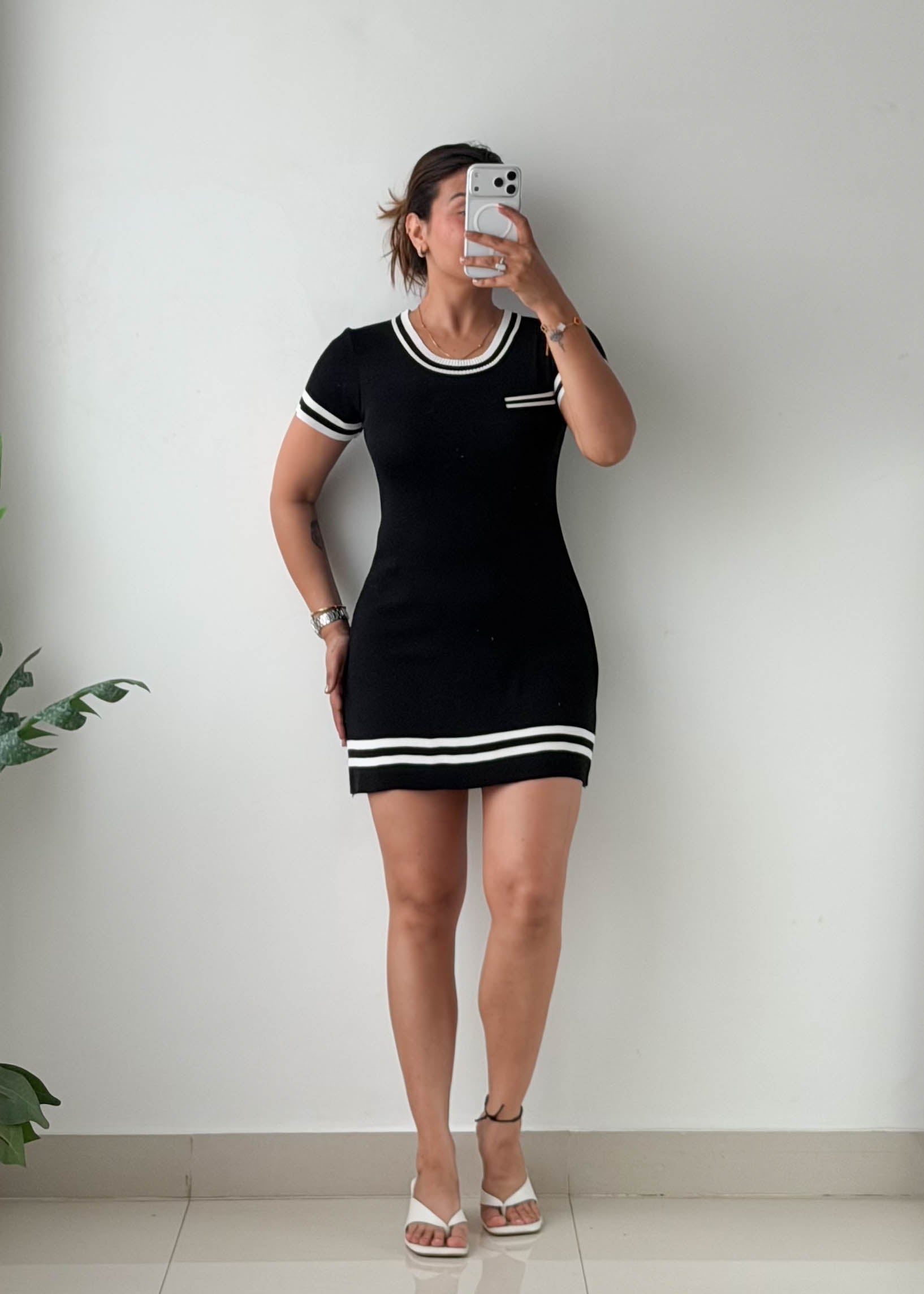 Size S-M Black Contrast Trim Knit Mini Dress