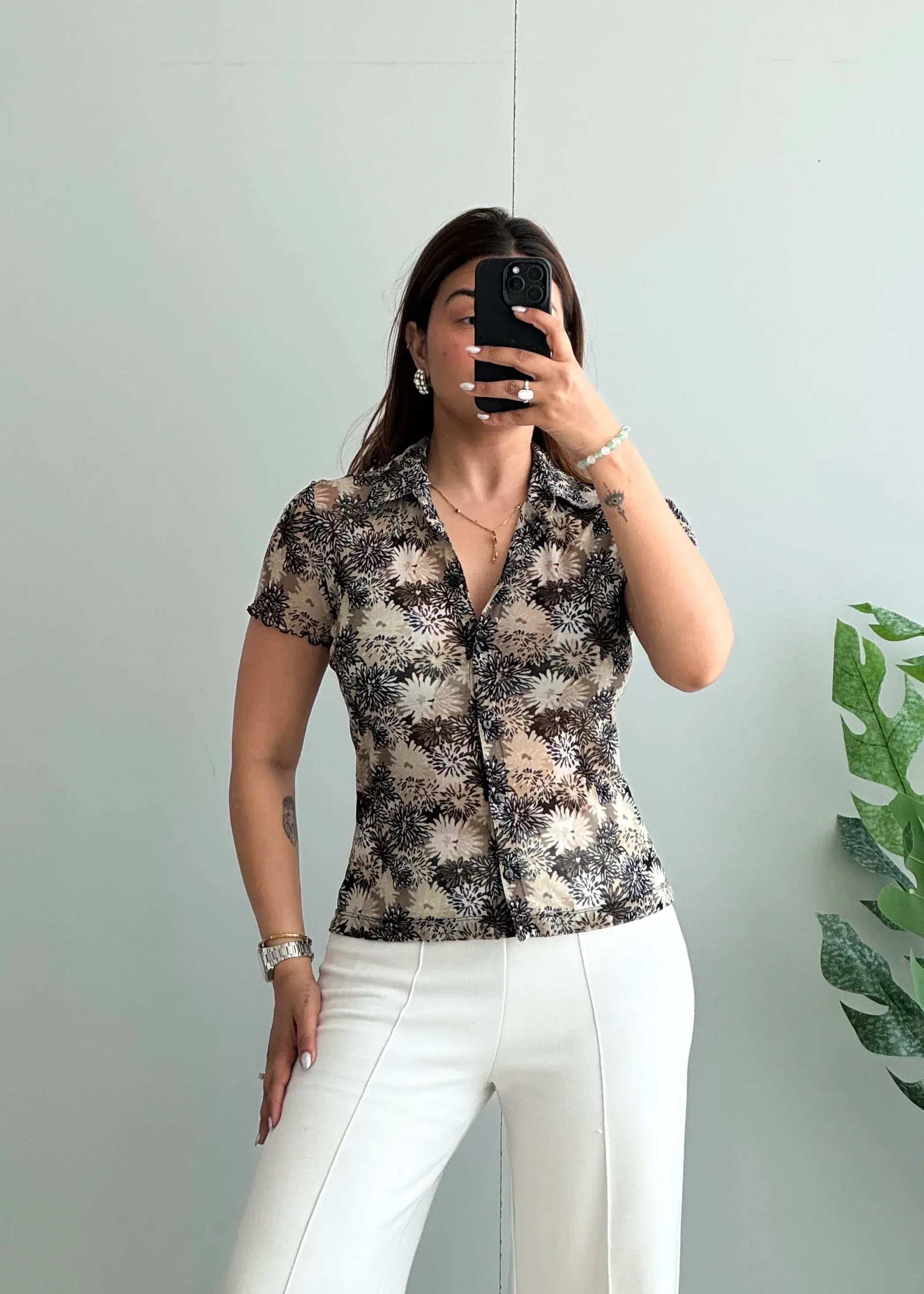 Size XS-S, Vintage Beige Floral Collared Short Sleeve Top - Closet by Payal