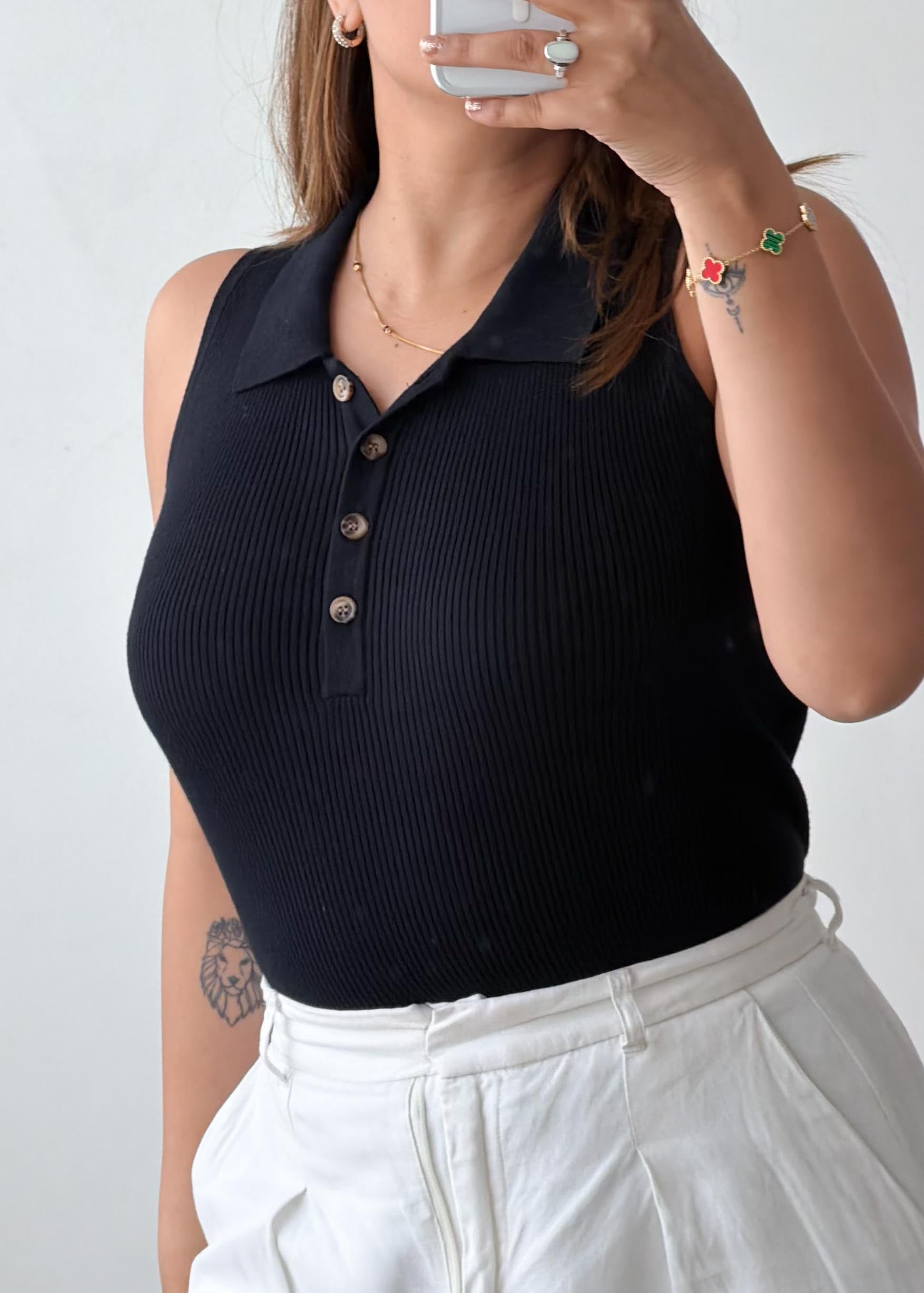 Size L-XL Black Sleeveless Polo Top