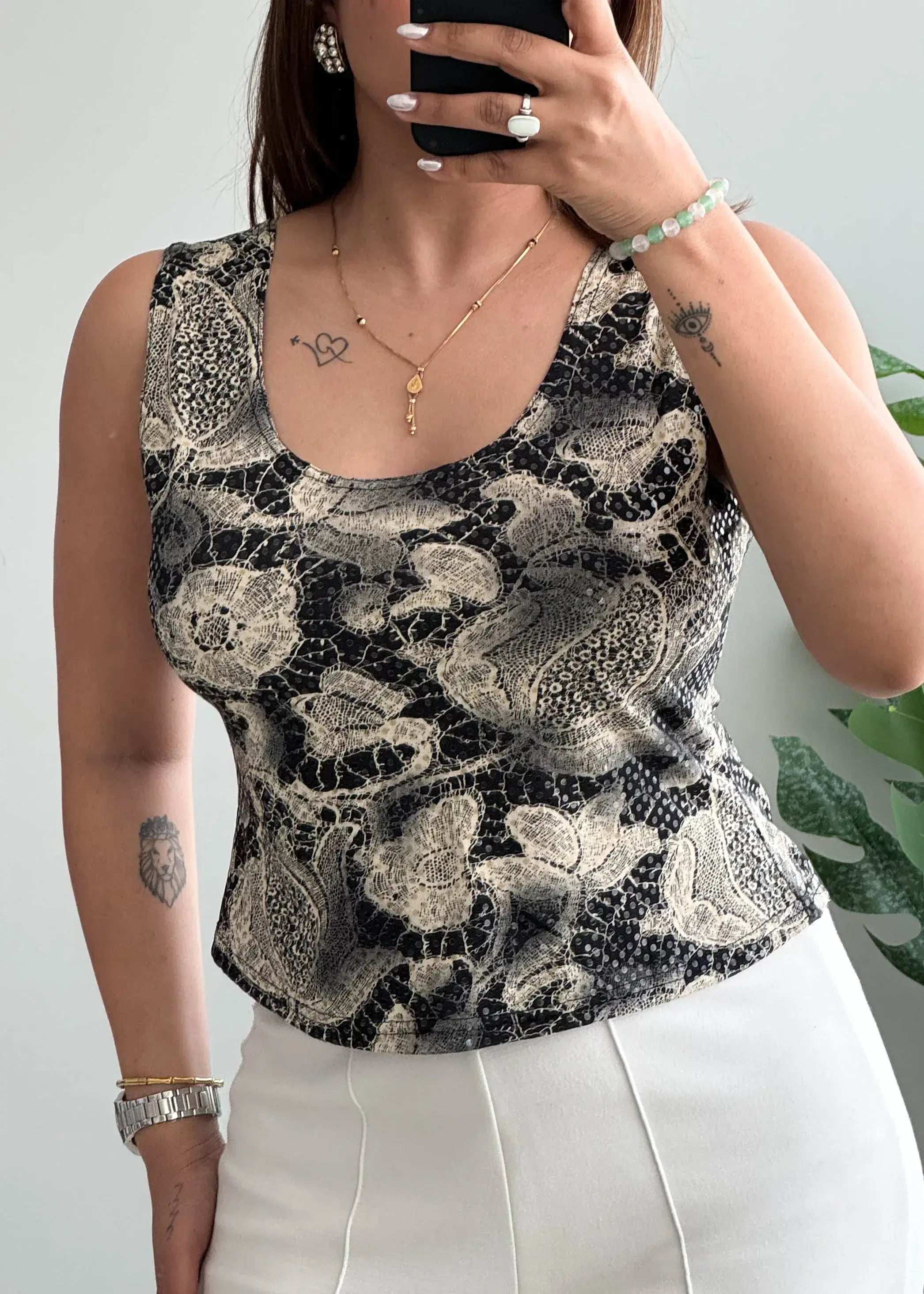 Size M, Floral Lace Print Fitted Tank Top - Closet by Payal