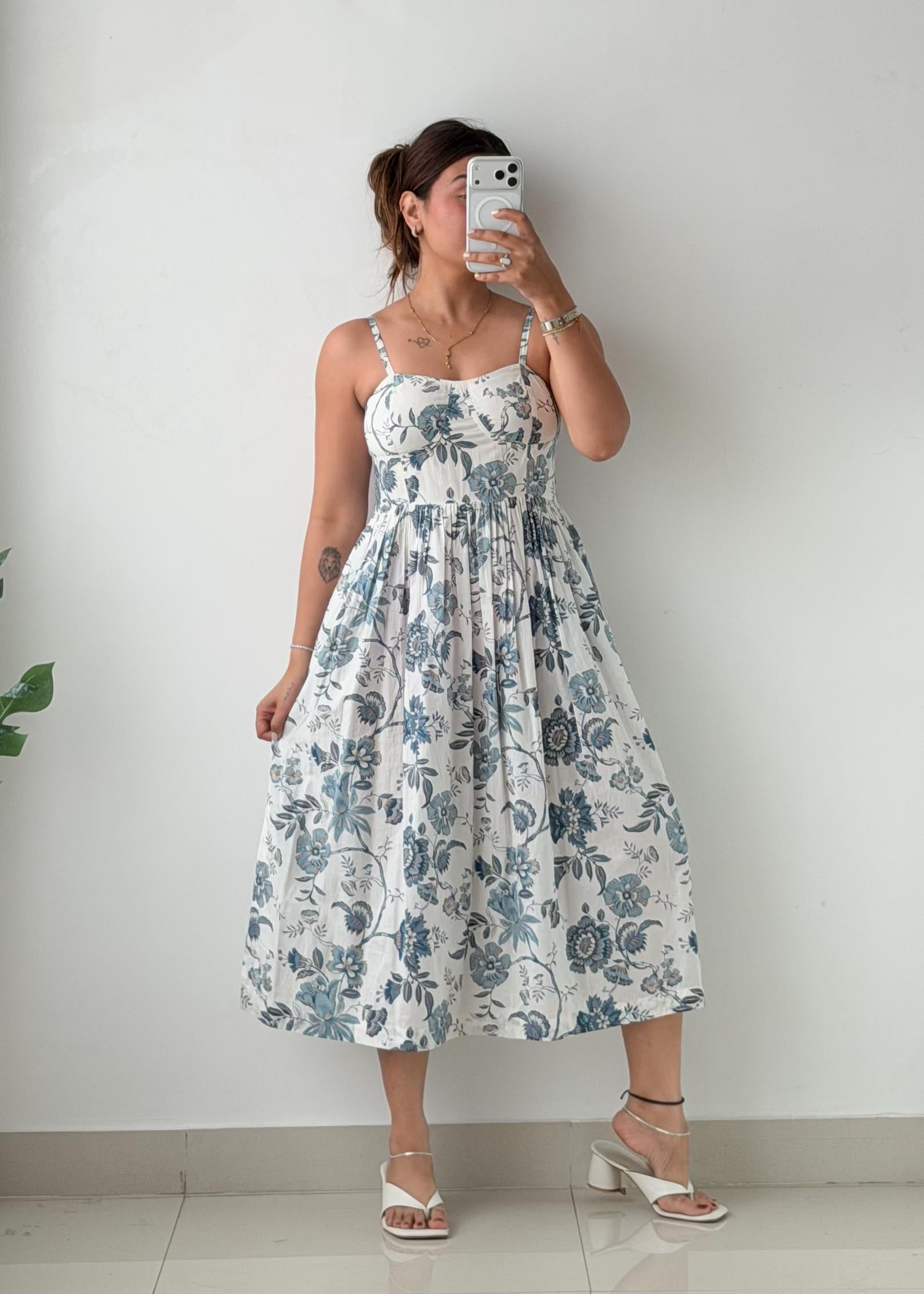 Size XS-S White & Blue Floral Print Midi Dress