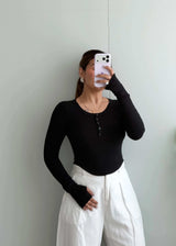 Size XS-S, Black Long Sleeve Ribbed Top - Closet by Payal